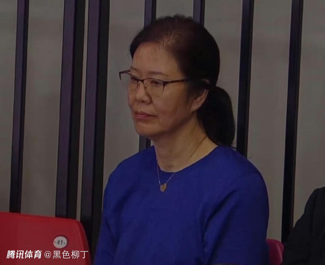 岳双腿向已经湿成一片